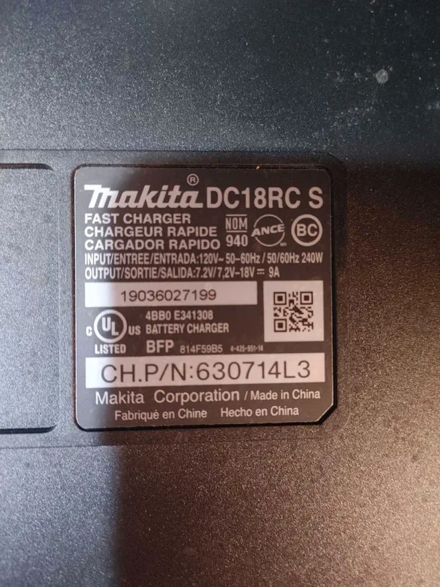 Makita battery charger Brand new image indicator(2)