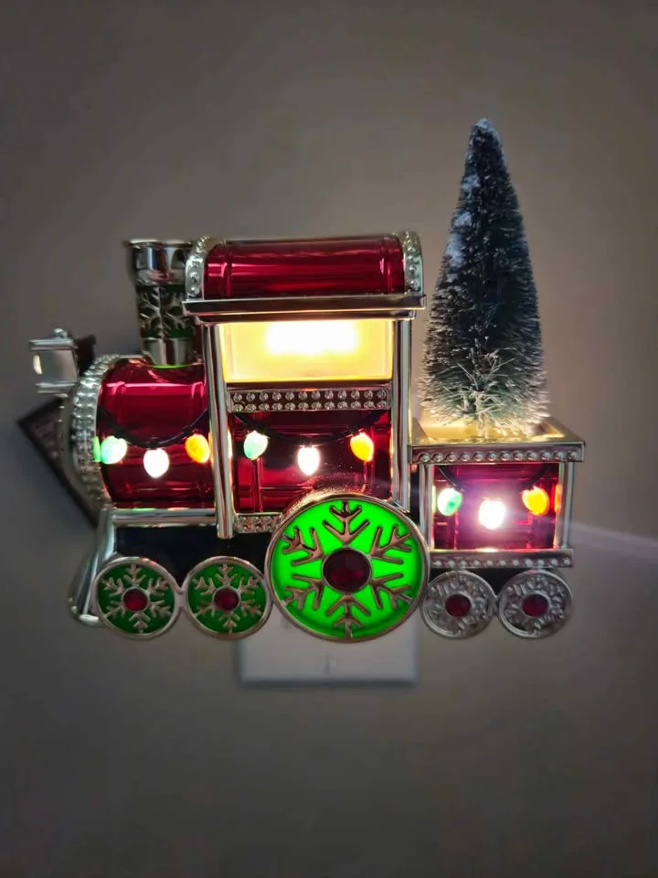 Bath & Body Works Christmas Train Nightlight image indicator(2)