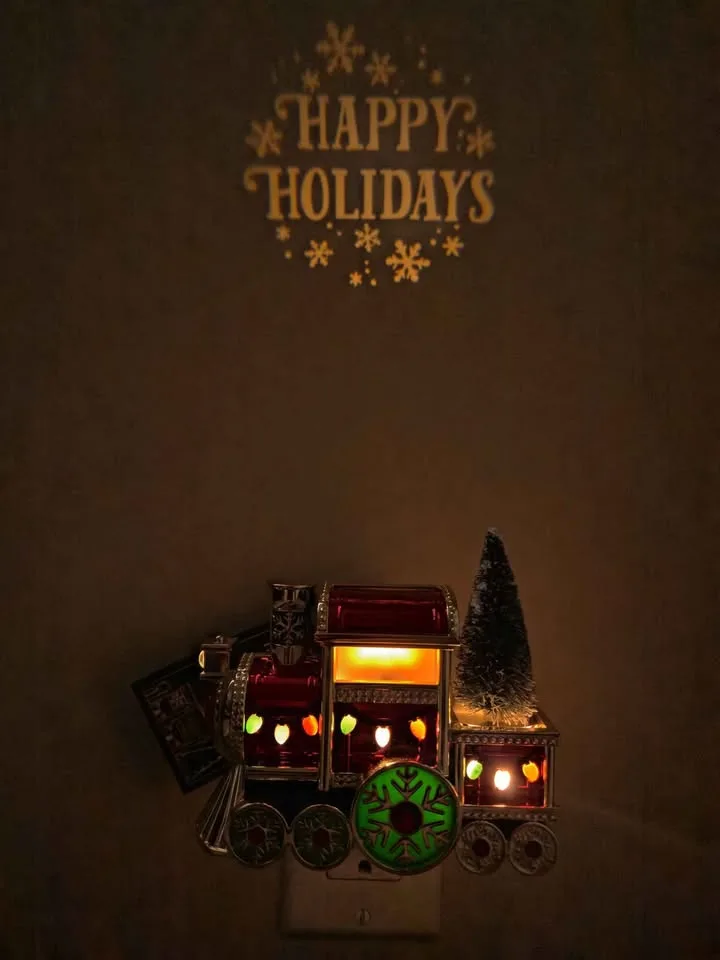 Bath & Body Works Christmas Train Nightlight image indicator(3)