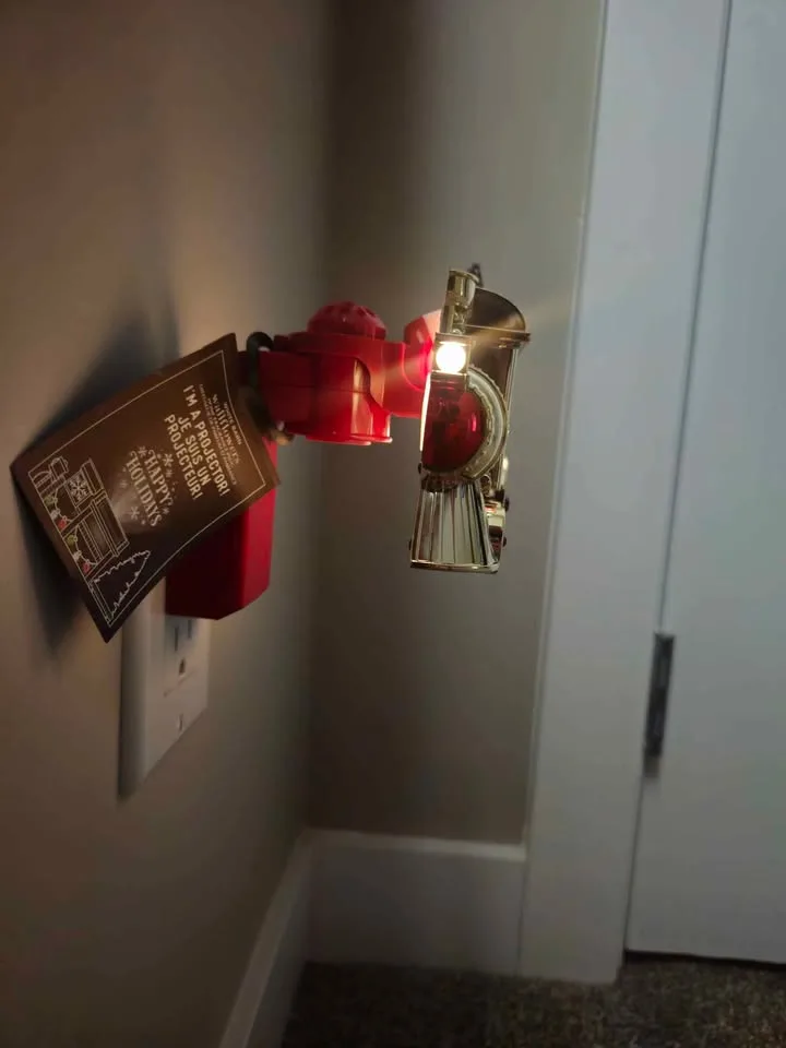 Bath & Body Works Christmas Train Nightlight image indicator(4)