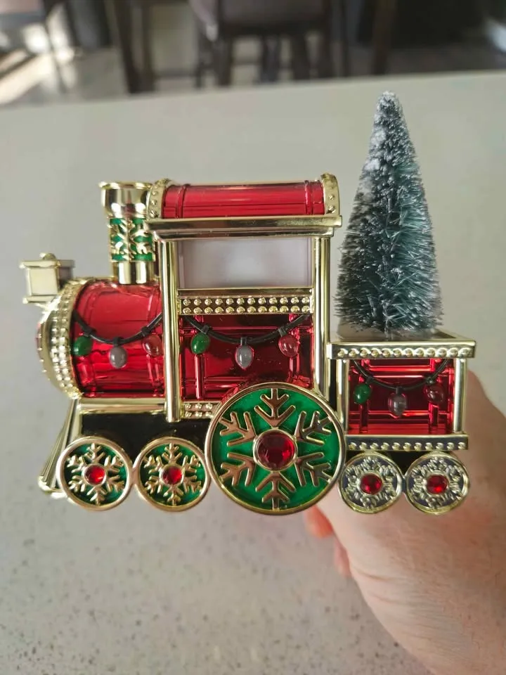 Bath & Body Works Christmas Train Nightlight image indicator(5)