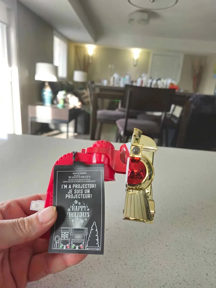 Bath & Body Works Christmas Train Nightlight image indicator(7)