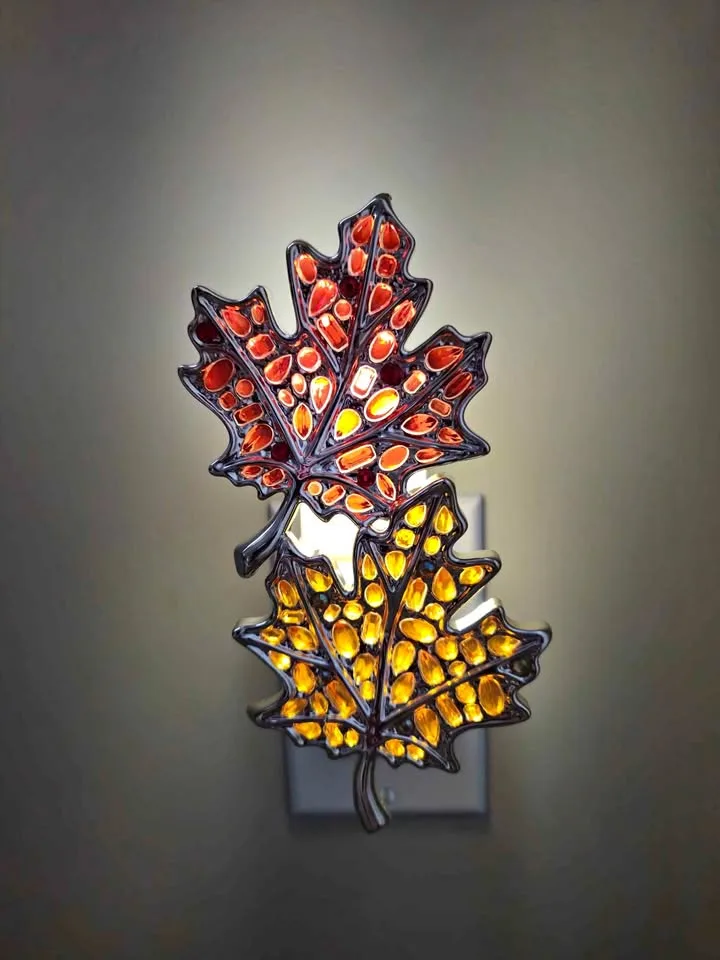 Bath and Body Works Fall Leaves Nightlight Wall Plug( like new)