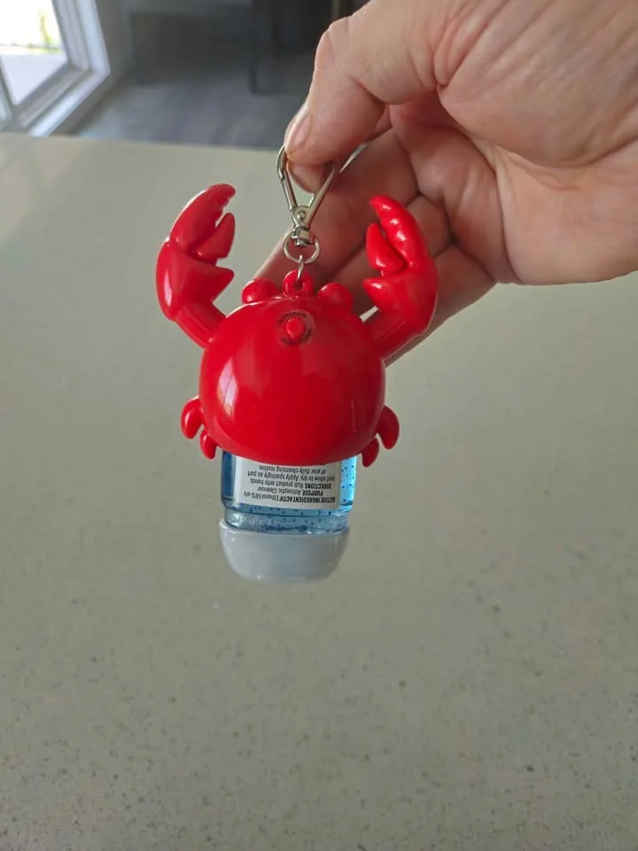 Bath and Body Works Crab Pocketback Keychain ($15) image indicator(2)