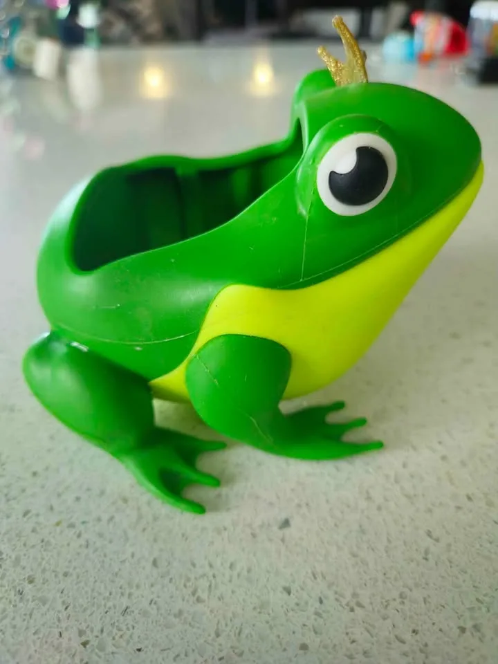 Bath and Body Works Frog Soap Holder With Sound( like new)$15 image indicator(3)