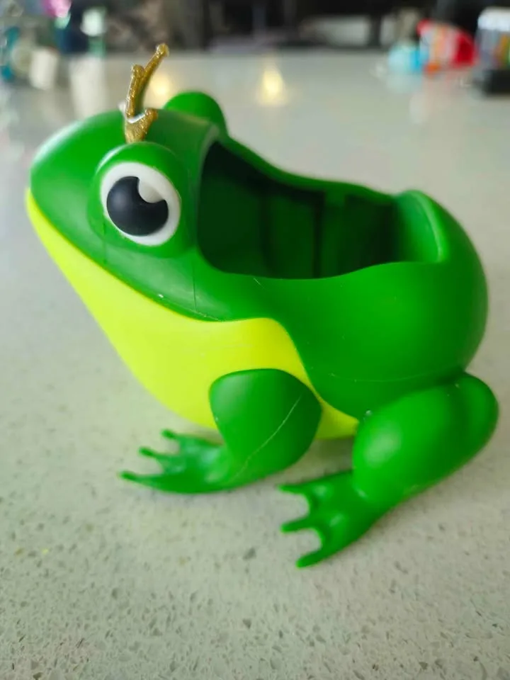 Bath and Body Works Frog Soap Holder With Sound( like new)$15 image indicator(4)