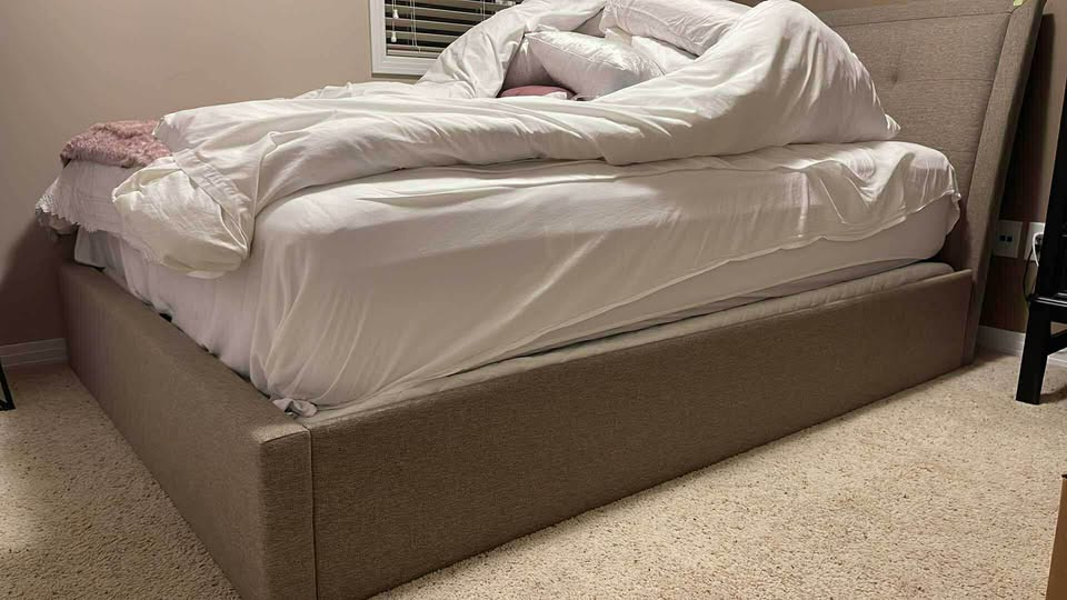 Queen sized upholstered storage bed frame only - photo 3
