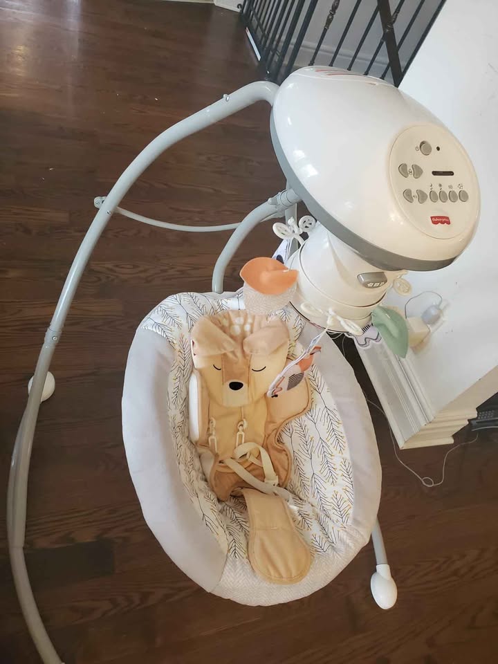 Fisher Price Baby Swing - photo 2