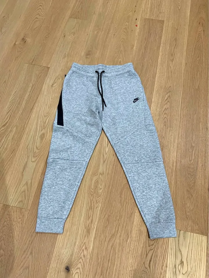 Large Nike Tech Pant thumbnail