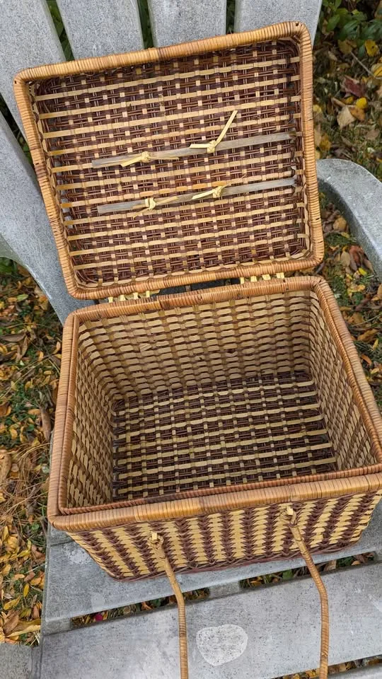 Vintage Woven Rattan Picnic Basket image indicator(2)