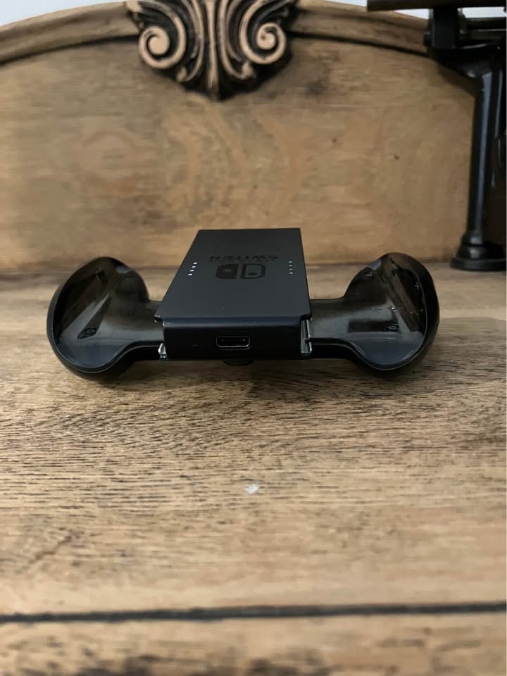 Nintendo Switch Joy-Con Charging Grip - photo 3