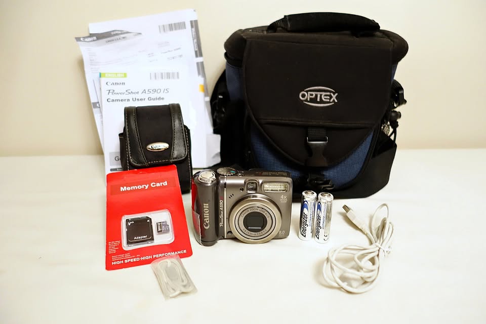 Canon PowerShot A590 IS Retro Digital Camera Bundle