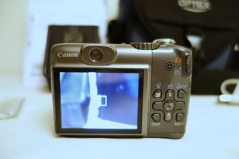 Canon PowerShot A590 IS Retro Digital Camera Bundle - photo 3