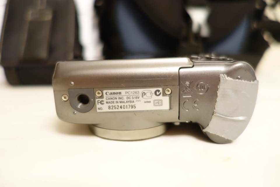 Canon PowerShot A590 IS Retro Digital Camera Bundle - photo 5