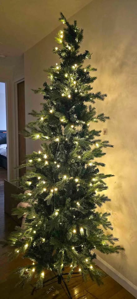 Christmas tree 7.5feet slim