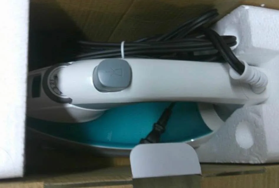 *NEW* BLACK+DECKER Lightweight Steam Iron for Clothing image indicator(3)