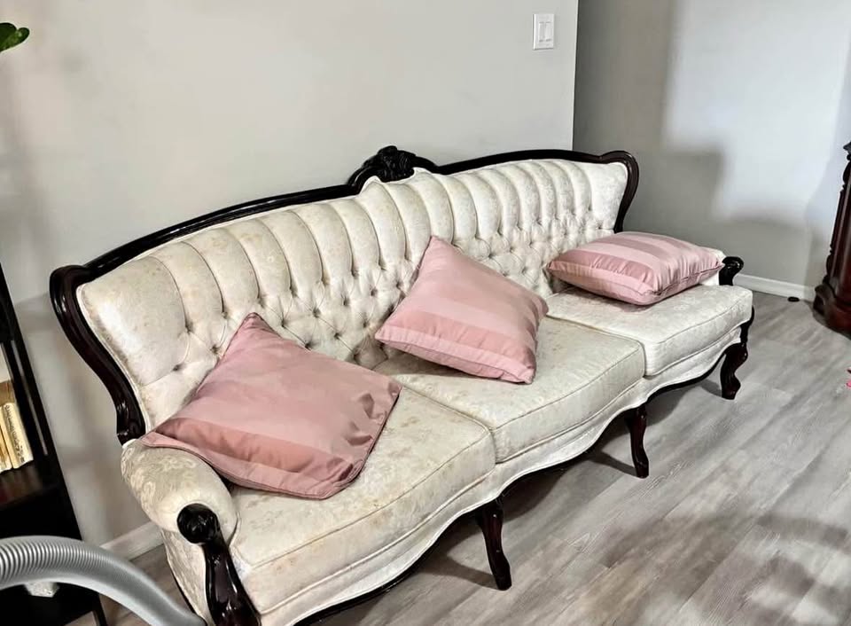 Comfy New vintage provincial couch sofa