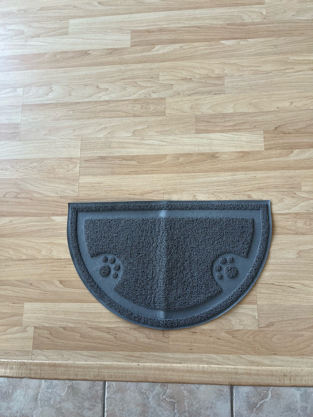 Cat litter box mat