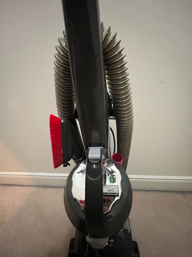 Hoover Windtunnel High Performance Vaccum - photo 2