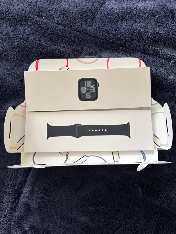 SEALED Apple Watch SE (Gen 2) Midnight GPS - photo 3