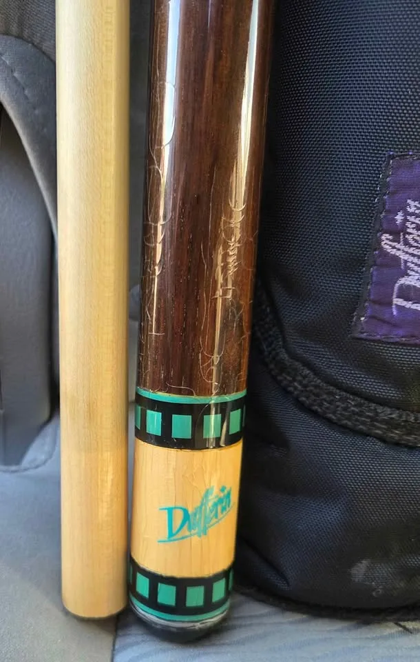 Dufferin Pole Cue with protector travel bag. 19OZ image indicator(2)