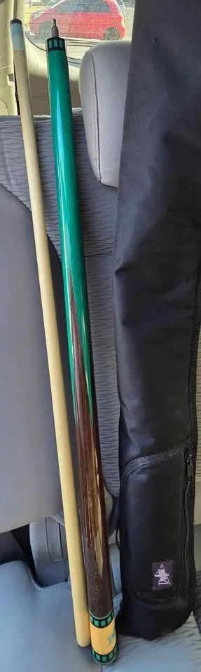 Dufferin Pole Cue with protector travel bag. 19OZ image indicator(4)