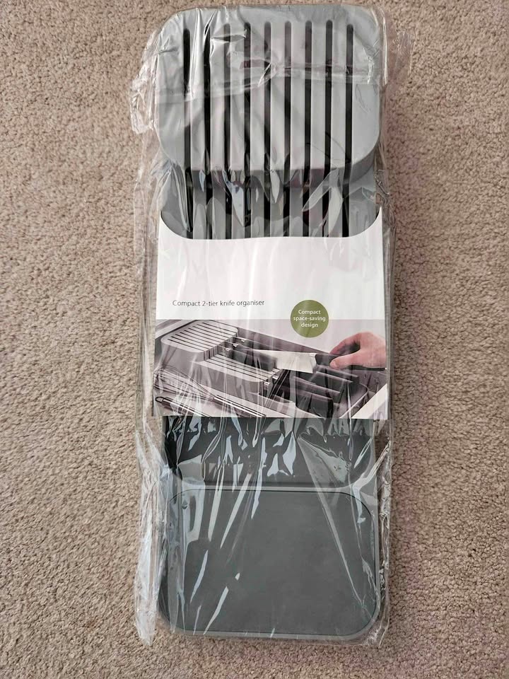 2-tier Knife organizer. Located near London dairy mall.