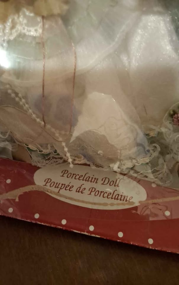 PC I porcelain doll new inbox. Is located near londonderry mall - photo 2