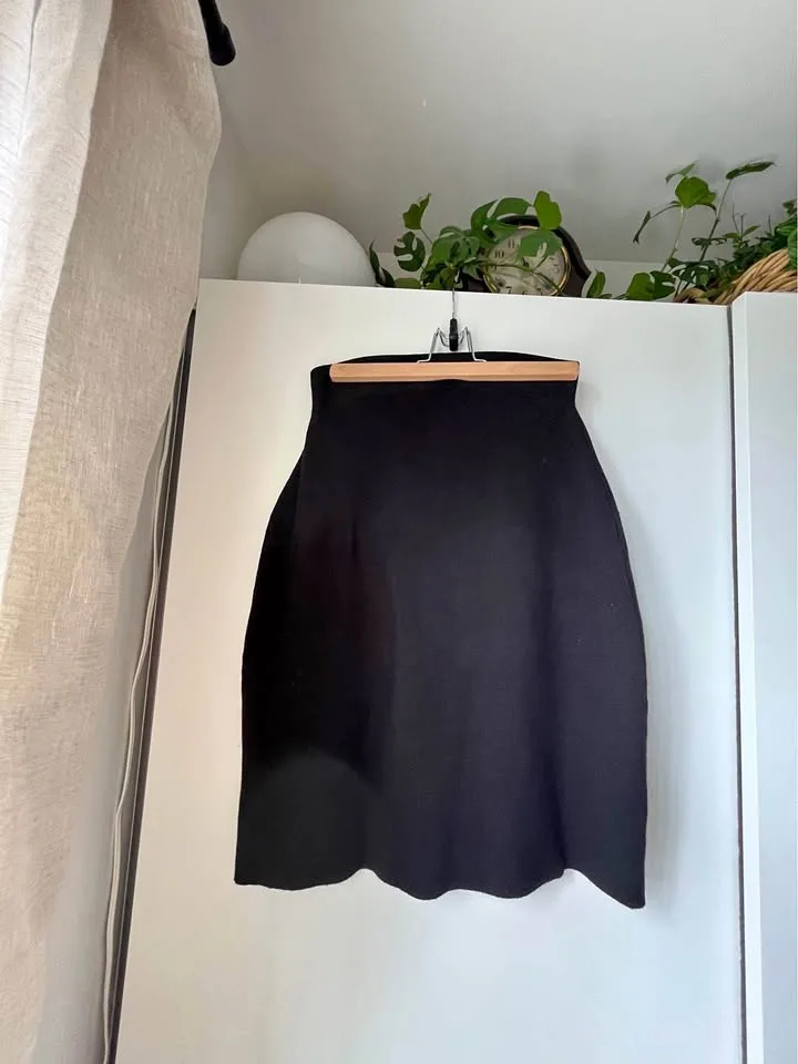 Anthropologie: black knit skirt