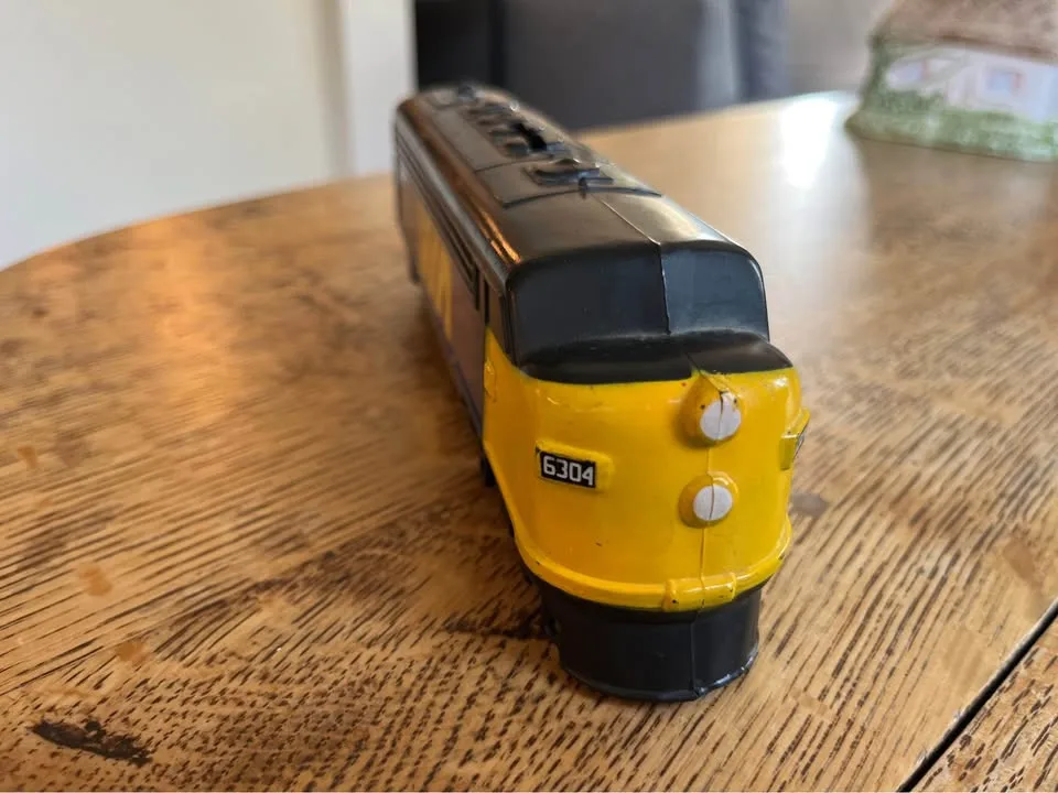 VIA rail 6304 souvenir: plastic piggy bank image indicator(2)