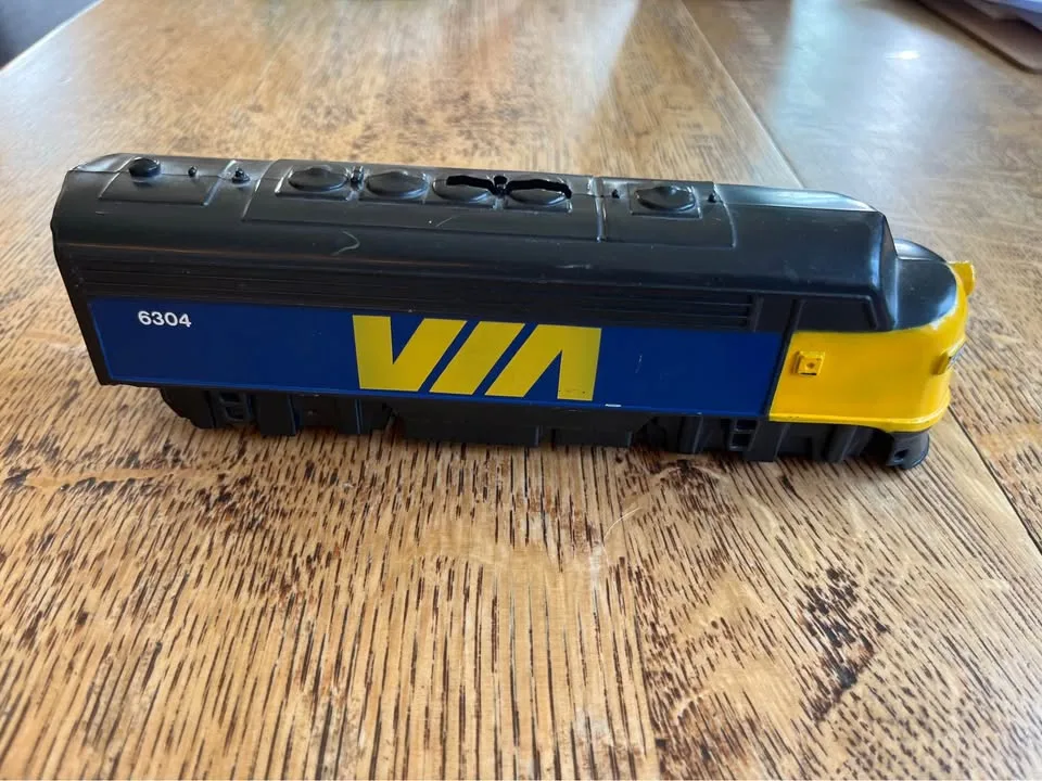 VIA rail 6304 souvenir: plastic piggy bank image indicator(3)