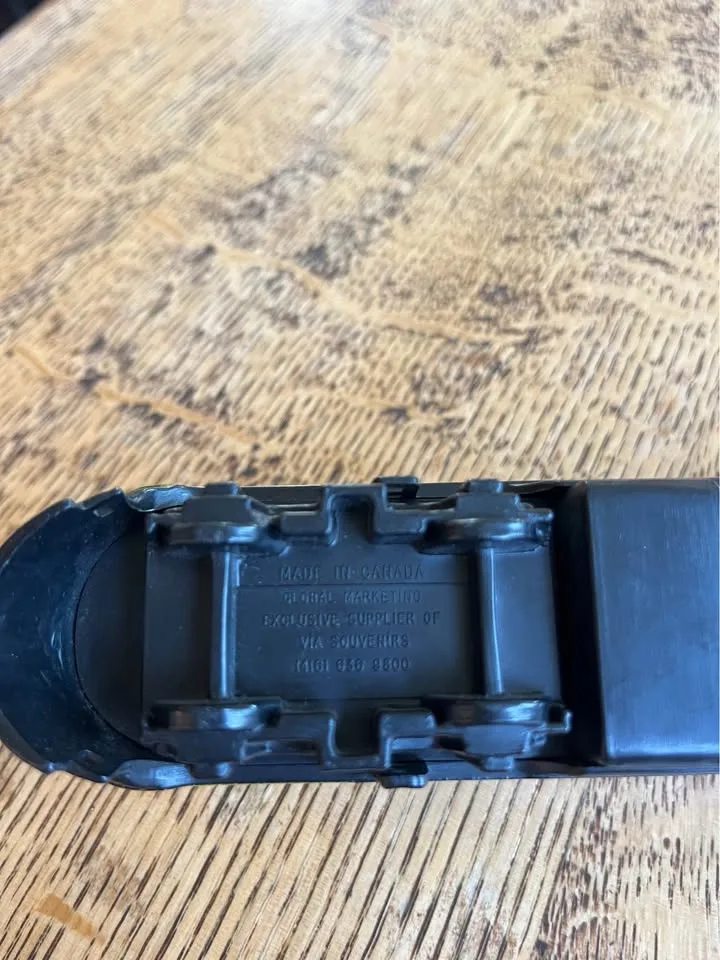 VIA rail 6304 souvenir: plastic piggy bank image indicator(7)