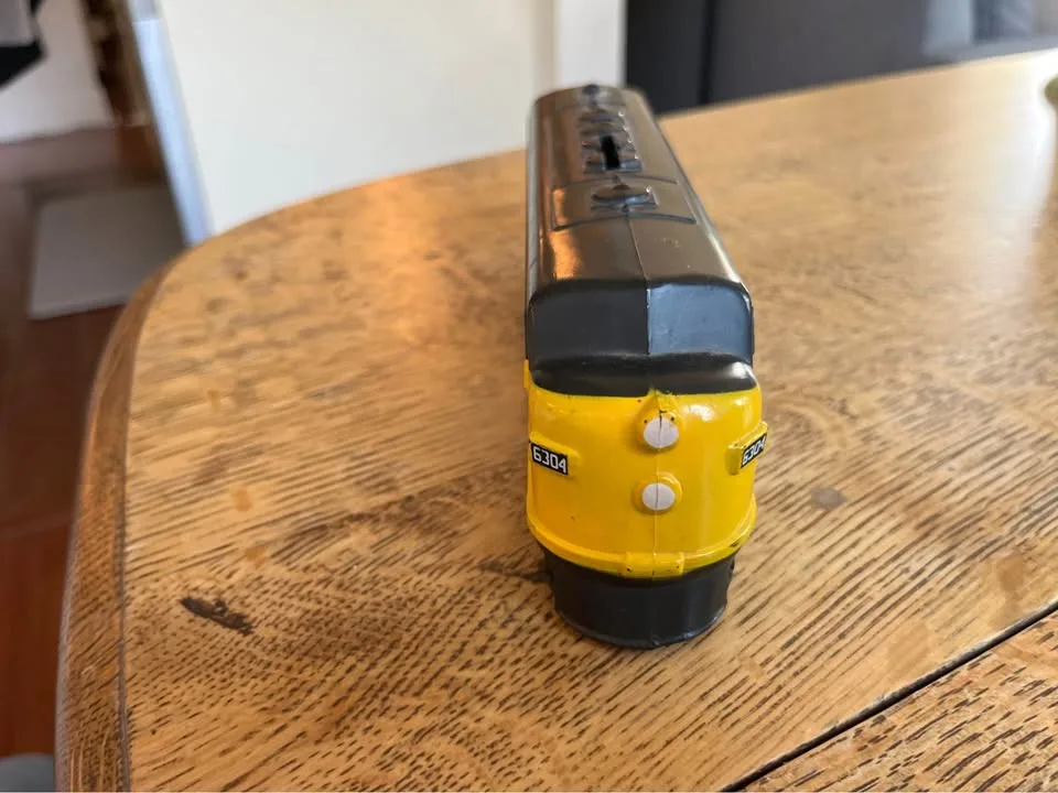 VIA rail 6304 souvenir: plastic piggy bank image indicator(8)