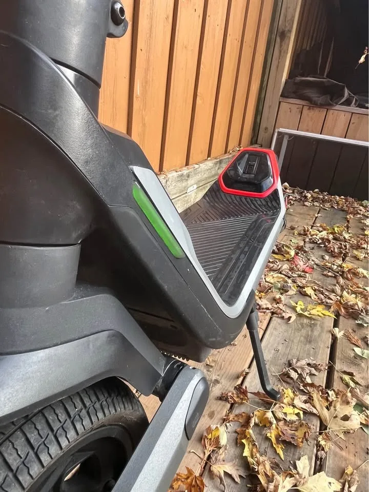 SEGWAY P100S Electric Scooter - 50 km/h speed image indicator(2)