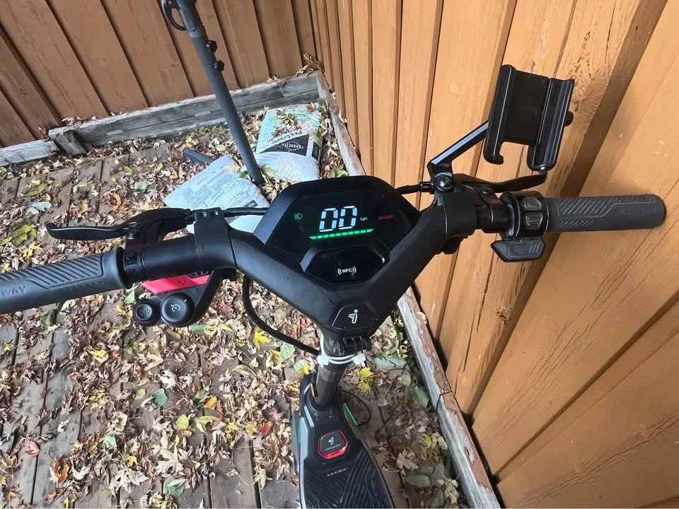 SEGWAY P100S Electric Scooter - 50 km/h speed image indicator(3)