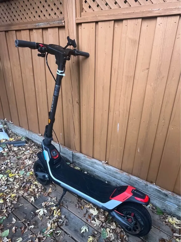 SEGWAY P100S Electric Scooter - 50 km/h speed image indicator(5)