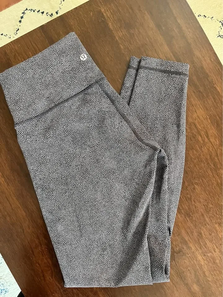 Lululemon tights, size 8 image indicator(2)