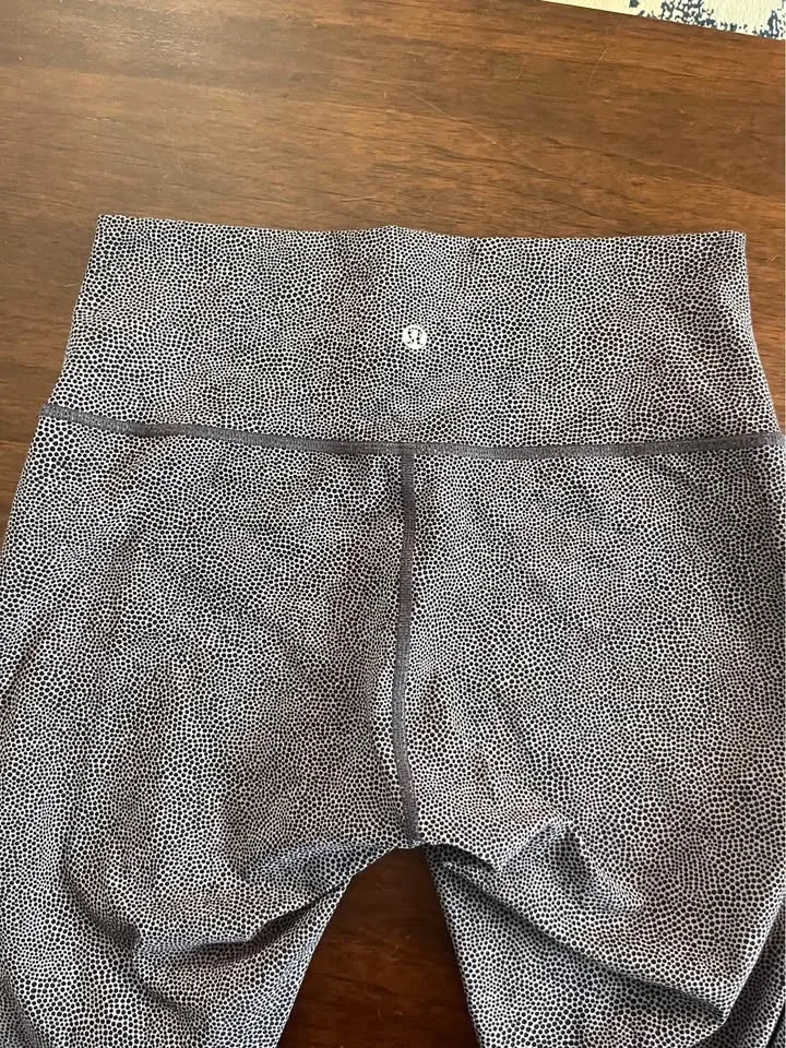 Lululemon tights, size 8 image indicator(3)