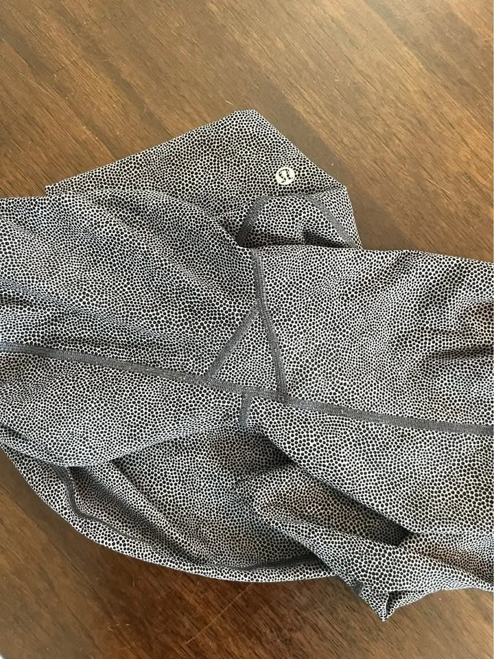 Lululemon tights, size 8 image indicator(4)