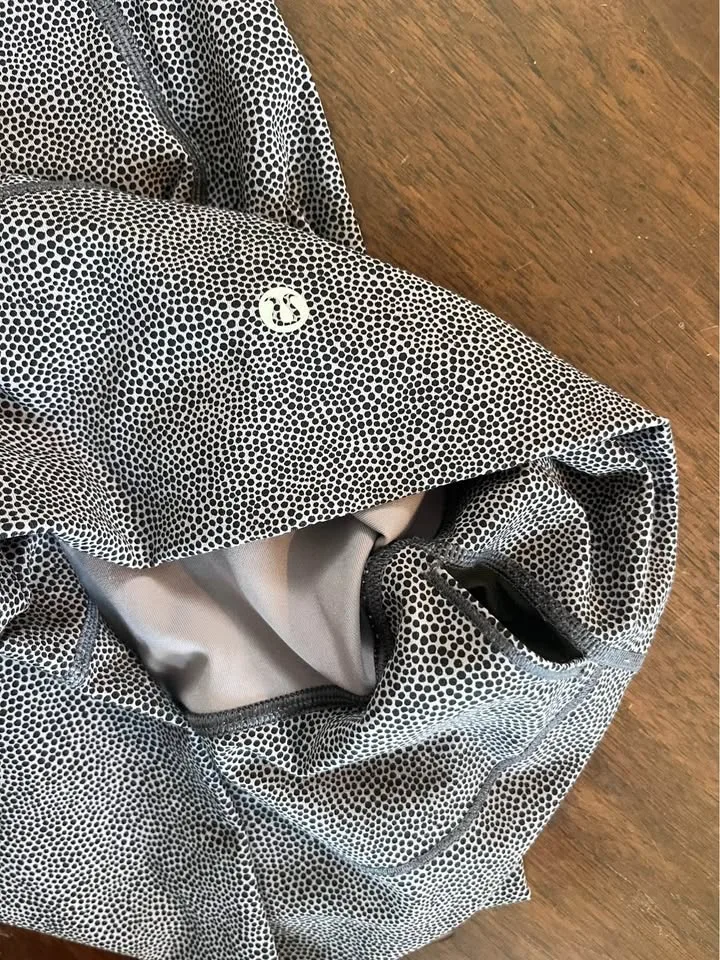 Lululemon tights, size 8 image indicator(6)
