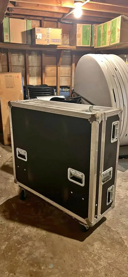 Heavy duty storage: Sound equipment box on casters
