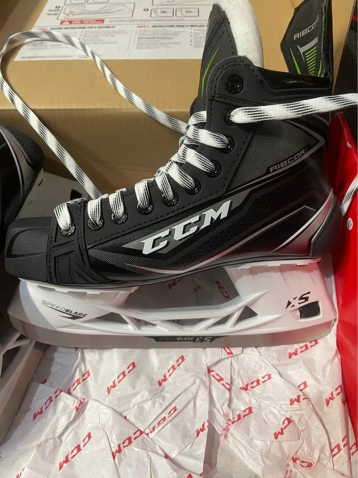 CCM RibCor 76K Senior Hockey Skates - Size 7 image indicator(3)