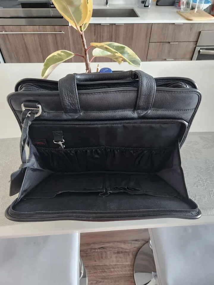 Genuine Leather Laptop Briefcase image indicator(2)