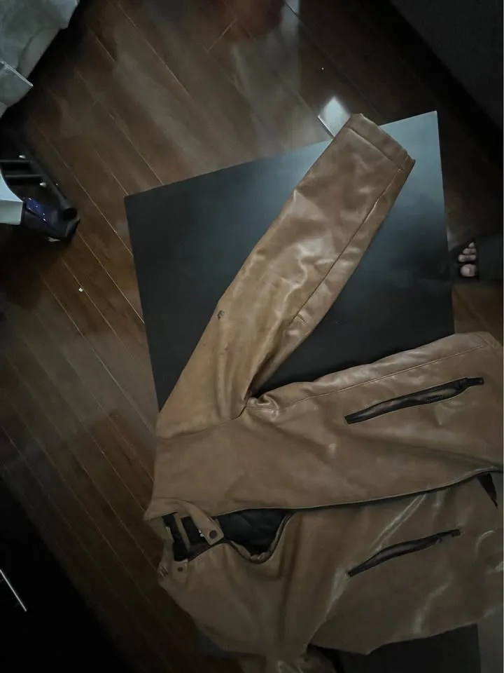 DKNY- Men’s leather jacket image indicator(4)