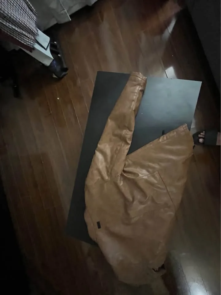 DKNY- Men’s leather jacket image indicator(5)