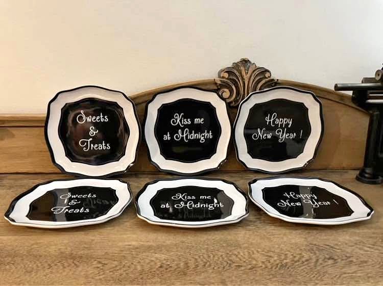New Year's Themed Melamine Snack Plates - 6 in total