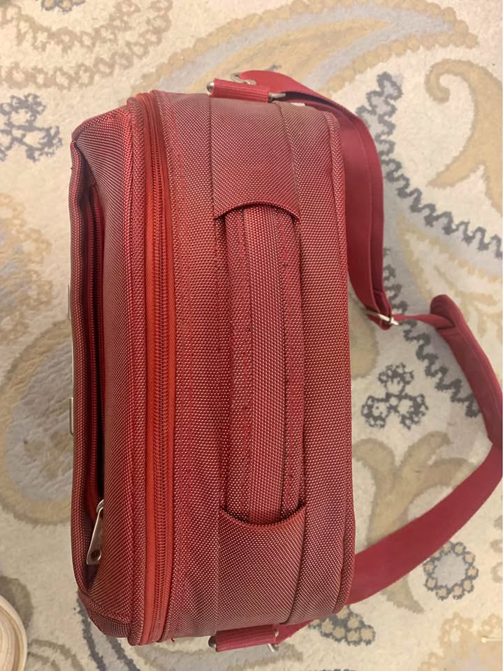 Shoulder travel bag light burgundy Color