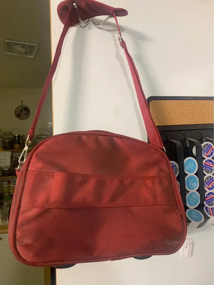 Shoulder travel bag light burgundy Color image indicator(5)