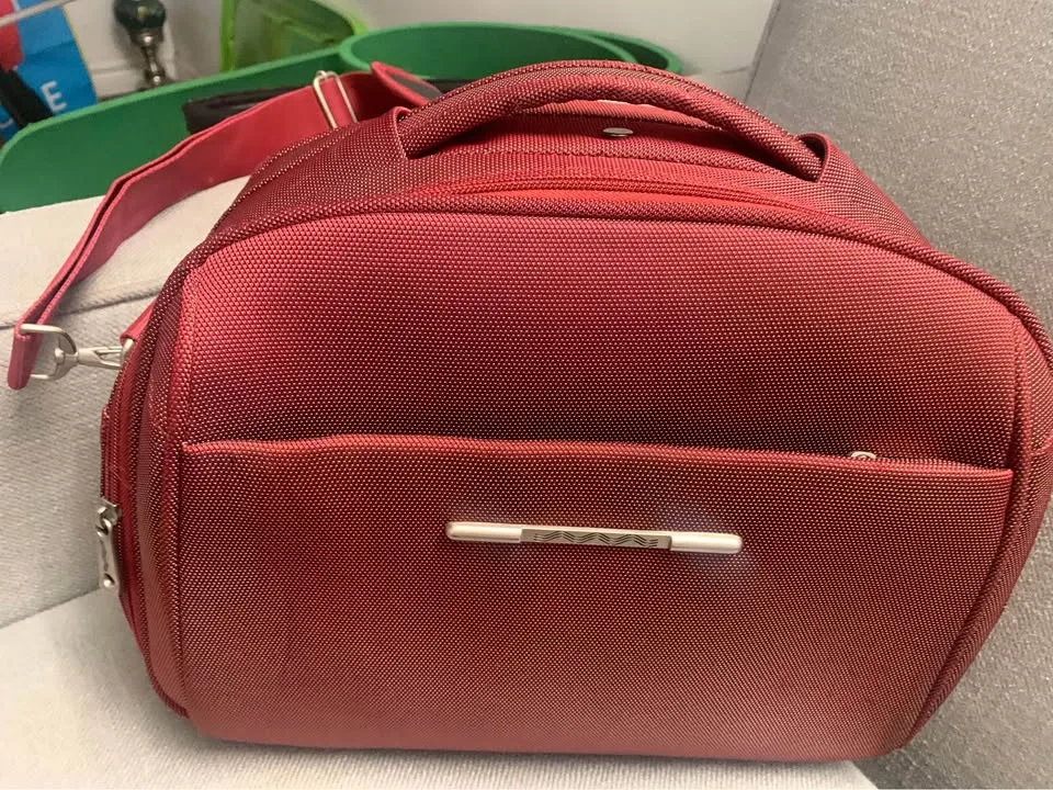 Shoulder travel bag light burgundy Color image indicator(7)