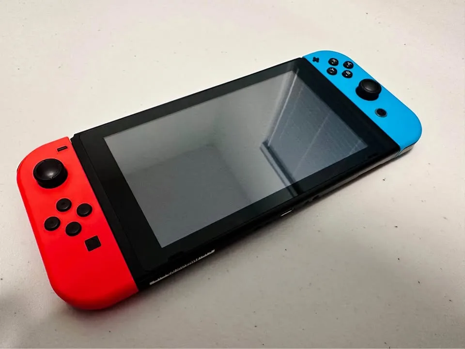 Nintendo Switch + RingFit + Mario Maker 2 + Case + MicroSD image indicator(7)